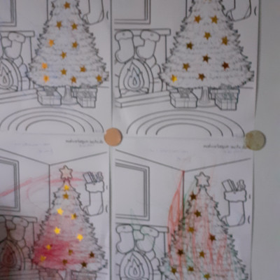 Wir schmücken den Baum mit.....