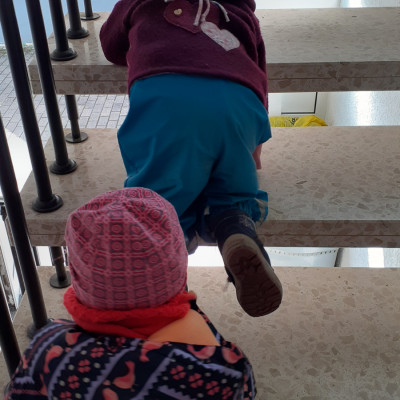 Auf allen vieren die Treppe hoch