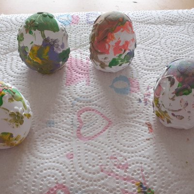 Porzellaneier bemalt